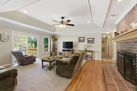 Living - 8270 Bethlehem Rd, Springfield, TN 37172 photo 1 of 3