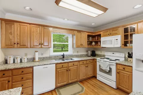 Kitchen - 8270 Bethlehem Rd, Springfield, TN 37172 photo 3 of 5