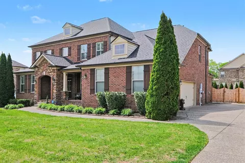 Exterior - 4015 Pendleton Dr, Spring Hill, TN 37174 photo 3 of 12