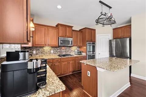 Kitchen - 4015 Pendleton Dr, Spring Hill, TN 37174 photo 2 of 5