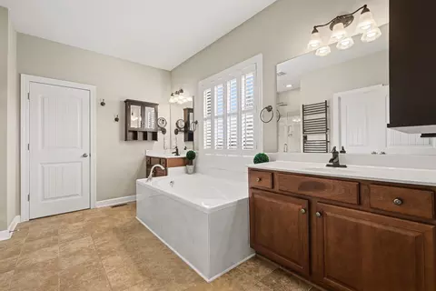 Bath - 4015 Pendleton Dr, Spring Hill, TN 37174 photo 2 of 4