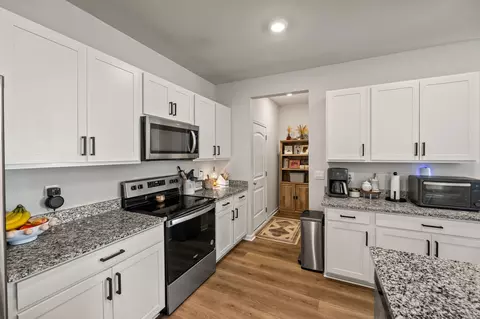 Kitchen - 235 Harris Ln, Baxter, TN 38544 photo 3 of 3
