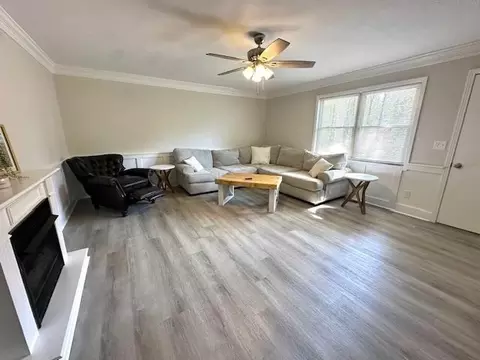 Living - 635 End Dr, Savannah, TN 38372 photo 2 of 2
