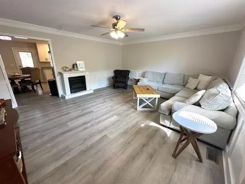 Living - 635 End Dr, Savannah, TN 38372 photo 1 of 2