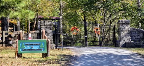 685 Aerie Lake Cir, Summertown, TN 38483