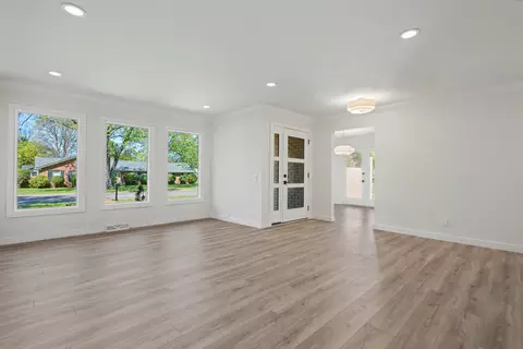 Living - 1707 Berkeley St, Murfreesboro, TN 37129 photo 3 of 10