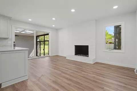 Living - 1707 Berkeley St, Murfreesboro, TN 37129 photo 7 of 10