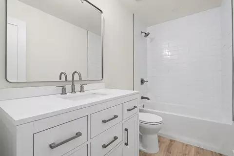 Bath - 1707 Berkeley St, Murfreesboro, TN 37129 photo 1 of 6