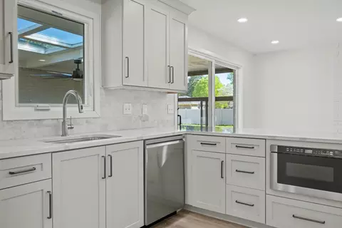 Kitchen - 1707 Berkeley St, Murfreesboro, TN 37129 photo 2 of 7