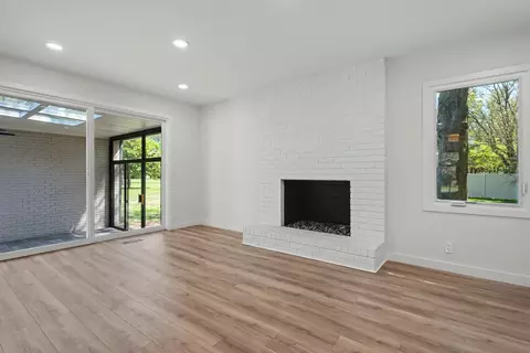 Living - 1707 Berkeley St, Murfreesboro, TN 37129 photo 8 of 10