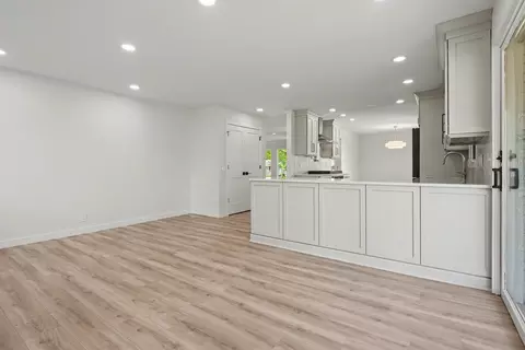 Living - 1707 Berkeley St, Murfreesboro, TN 37129 photo 5 of 10