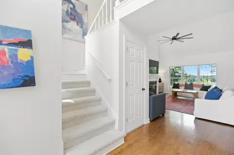 Entry Way - 208 Loop Dr, Winchester, TN 37398 photo 4 of 11