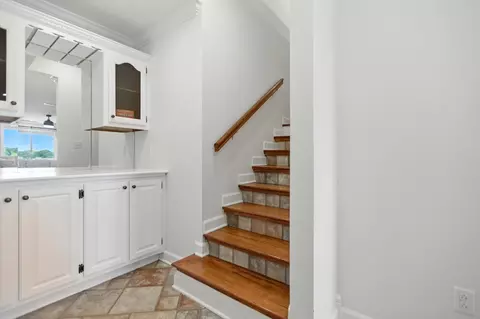 Entry Way - 208 Loop Dr, Winchester, TN 37398 photo 8 of 11