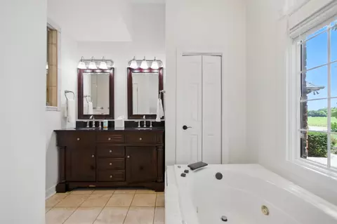 Bath - 208 Loop Dr, Winchester, TN 37398 photo 6 of 14