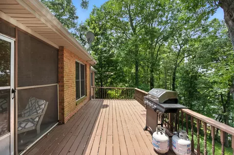Exterior - 208 Loop Dr, Winchester, TN 37398 photo 10 of 17