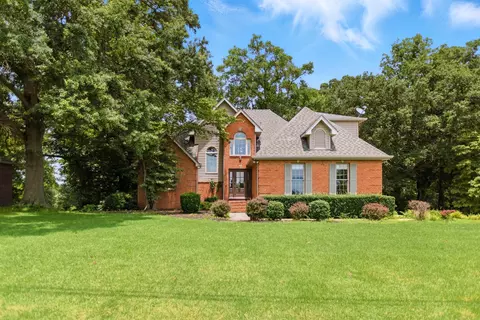 Exterior - 208 Loop Dr, Winchester, TN 37398 photo 2 of 17