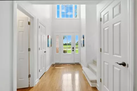 Entry Way - 208 Loop Dr, Winchester, TN 37398 photo 3 of 11