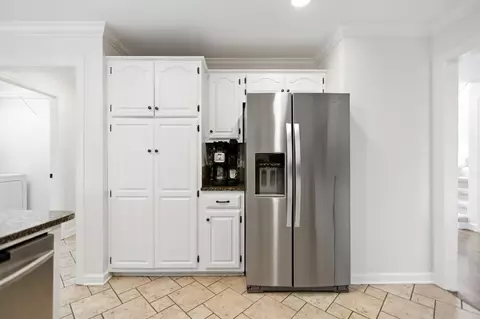 Kitchen - 208 Loop Dr, Winchester, TN 37398 photo 5 of 7