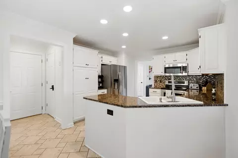Kitchen - 208 Loop Dr, Winchester, TN 37398 photo 1 of 7
