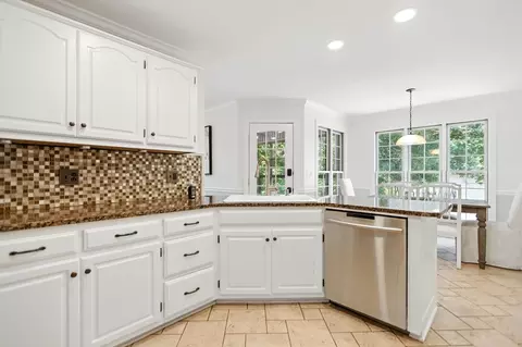Kitchen - 208 Loop Dr, Winchester, TN 37398 photo 6 of 7