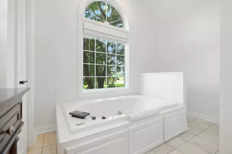 Bath - 208 Loop Dr, Winchester, TN 37398 photo 5 of 14