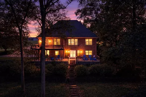 Exterior - 208 Loop Dr, Winchester, TN 37398 photo 4 of 17