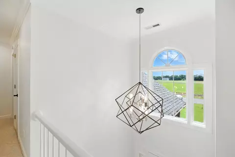 Entry Way - 208 Loop Dr, Winchester, TN 37398 photo 6 of 11