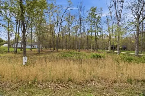 7 Peaceful Pt, Dandridge, TN 37725