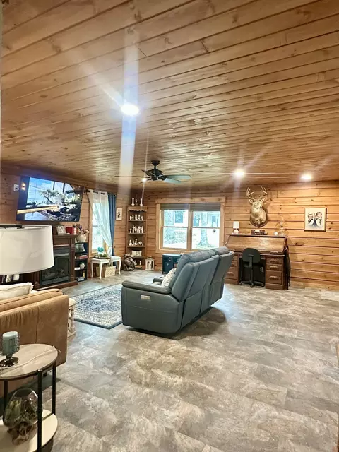 Living - 673 Arrowhead Rd, Moss, TN 38575 photo 4 of 4