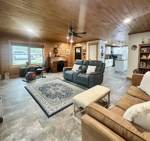 Living - 673 Arrowhead Rd, Moss, TN 38575 photo 1 of 4