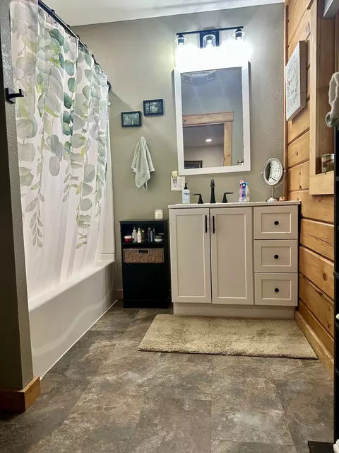 Bath - 673 Arrowhead Rd, Moss, TN 38575 photo 1 of 3