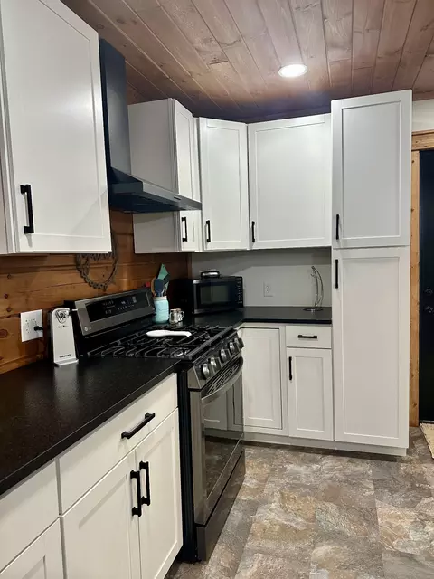 Kitchen - 673 Arrowhead Rd, Moss, TN 38575 photo 7 of 7