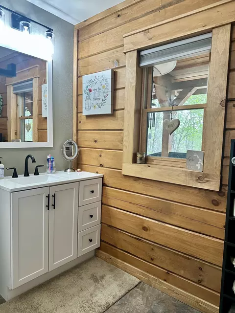 Bath - 673 Arrowhead Rd, Moss, TN 38575 photo 2 of 3