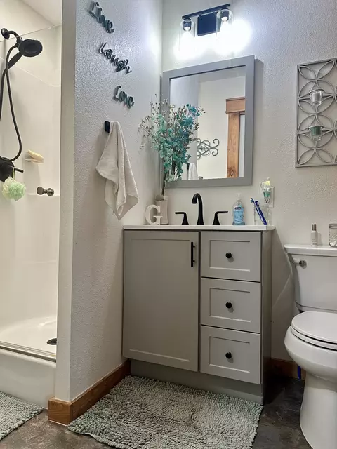 Bath - 673 Arrowhead Rd, Moss, TN 38575 photo 3 of 3