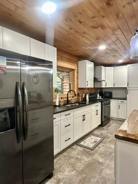 Kitchen - 673 Arrowhead Rd, Moss, TN 38575 photo 3 of 7