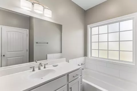 Bath - 109 Duke Rd, Dickson, TN 37055 photo 1 of 4