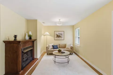 Living - 113 Mae Cir, Dickson, TN 37055 photo 2 of 5