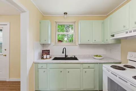 Kitchen - 113 Mae Cir, Dickson, TN 37055 photo 2 of 3