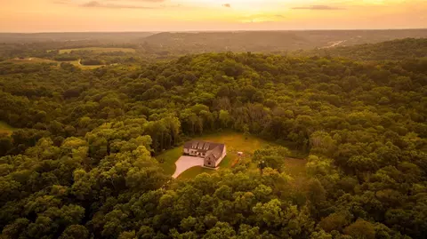 1489 Old Tva Rd, Columbia, TN 38401