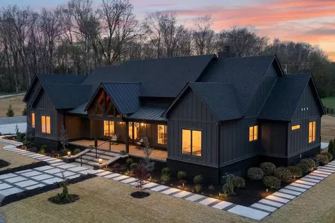 5710 Lunns Store Rd, Chapel Hill, TN 37034