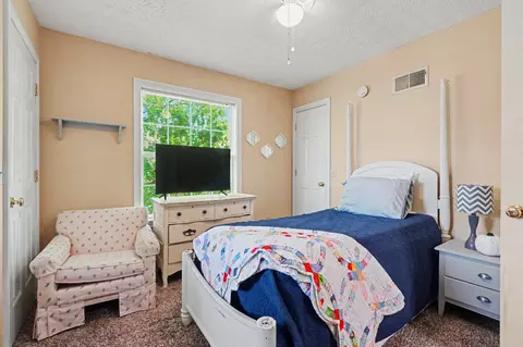 Bedroom - 3358 Hwy 52 E, Bethpage, TN 37022 photo 2 of 6