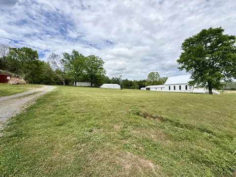 Exterior - 2114 Edgewood Rd, Dickson, TN 37055 photo 8 of 9