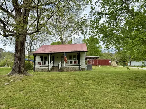 Exterior - 2114 Edgewood Rd, Dickson, TN 37055 photo 3 of 9