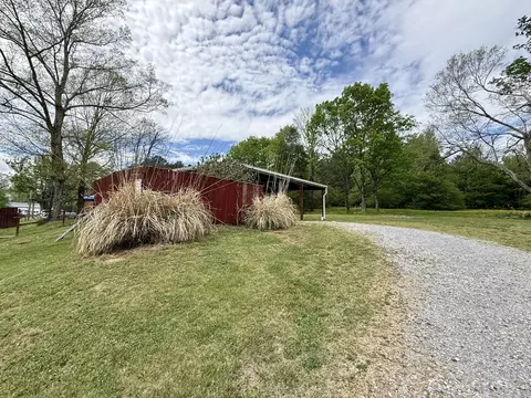 Exterior - 2114 Edgewood Rd, Dickson, TN 37055 photo 7 of 9