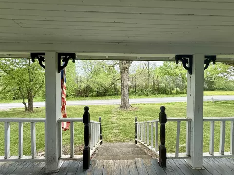 Exterior - 2114 Edgewood Rd, Dickson, TN 37055 photo 4 of 9