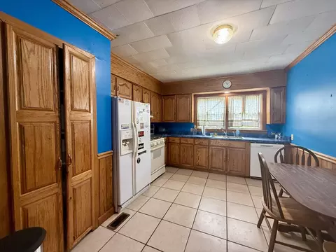Kitchen - 2114 Edgewood Rd, Dickson, TN 37055 photo 1 of 2