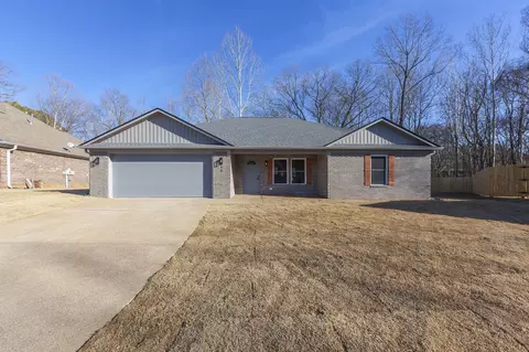 99 Elmwood Cv, Jackson, TN 38305
