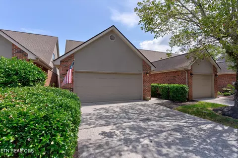 659 Farragut Commons Dr, Knoxville, TN 37934
