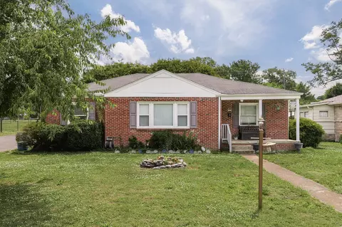 917 3rd Ave, Fayetteville, TN 37334