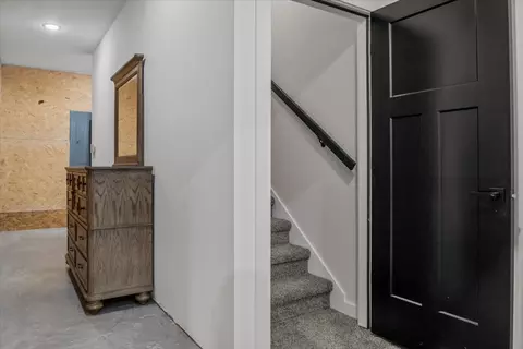 Entry Way - 555 Parrish Ln, Mcewen, TN 37101 photo 1 of 2
